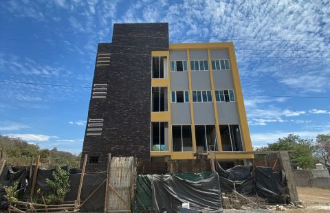 MODERNO EDIFICIO PARA OFICINAS