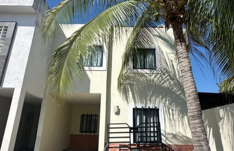 BONITA CASA EN RENTA VILLA CARACOL CON AMPLIA TERRAZA
